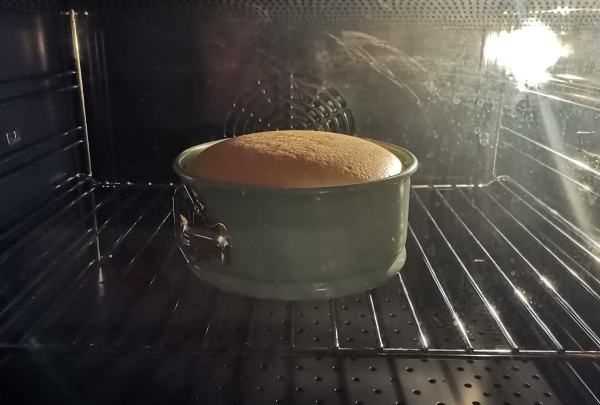 小烤箱烤6寸蛋糕时间,8寸戚风蛋糕150度烤多久图3