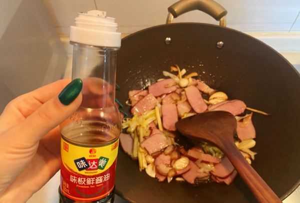 怎么做炒腊肉,炒腊肉的做法图5