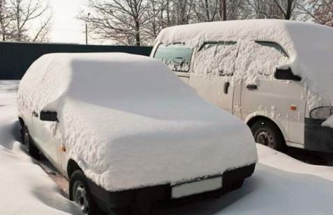 下雪天车停在户外注意事项