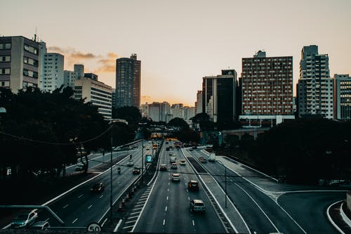 二十年后的一场同学聚会，透露着四个人生真相